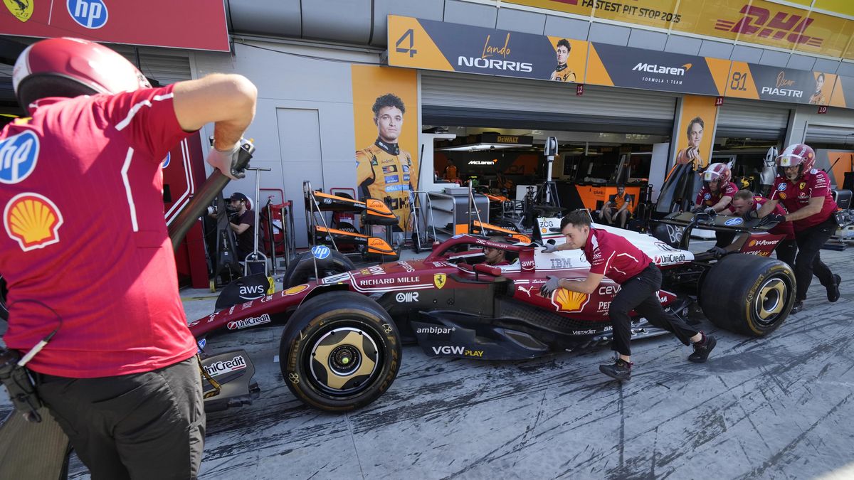 Retro vozy i oblečení. Ferrari vzdá v Monze poctu legendě